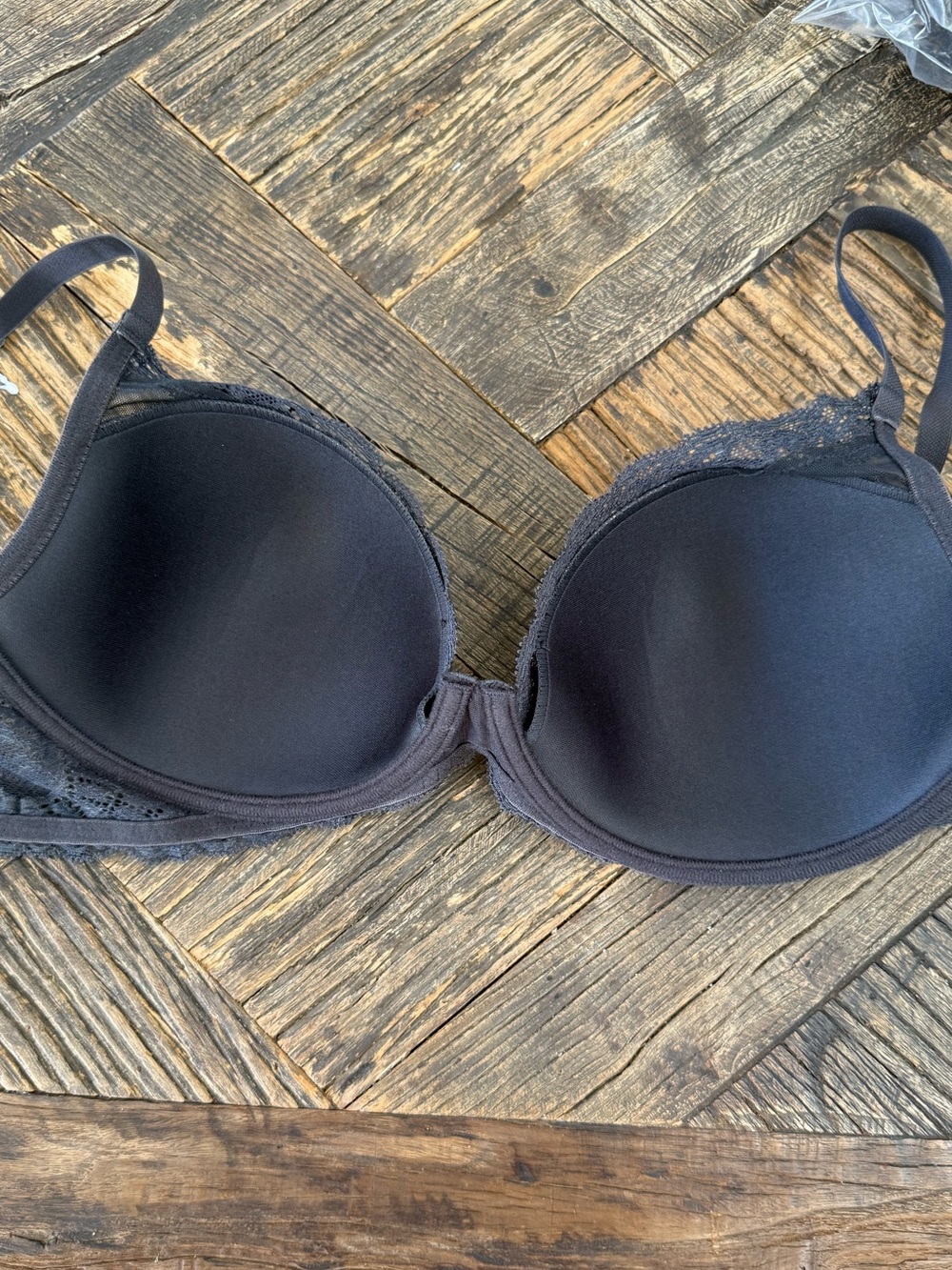 Natori Feathers Contour Plunge Black Bra 730023 – 34DD - Picture 7 of 9